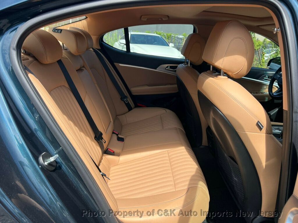 2022 Genesis G70 2.0T Prestige photo 40