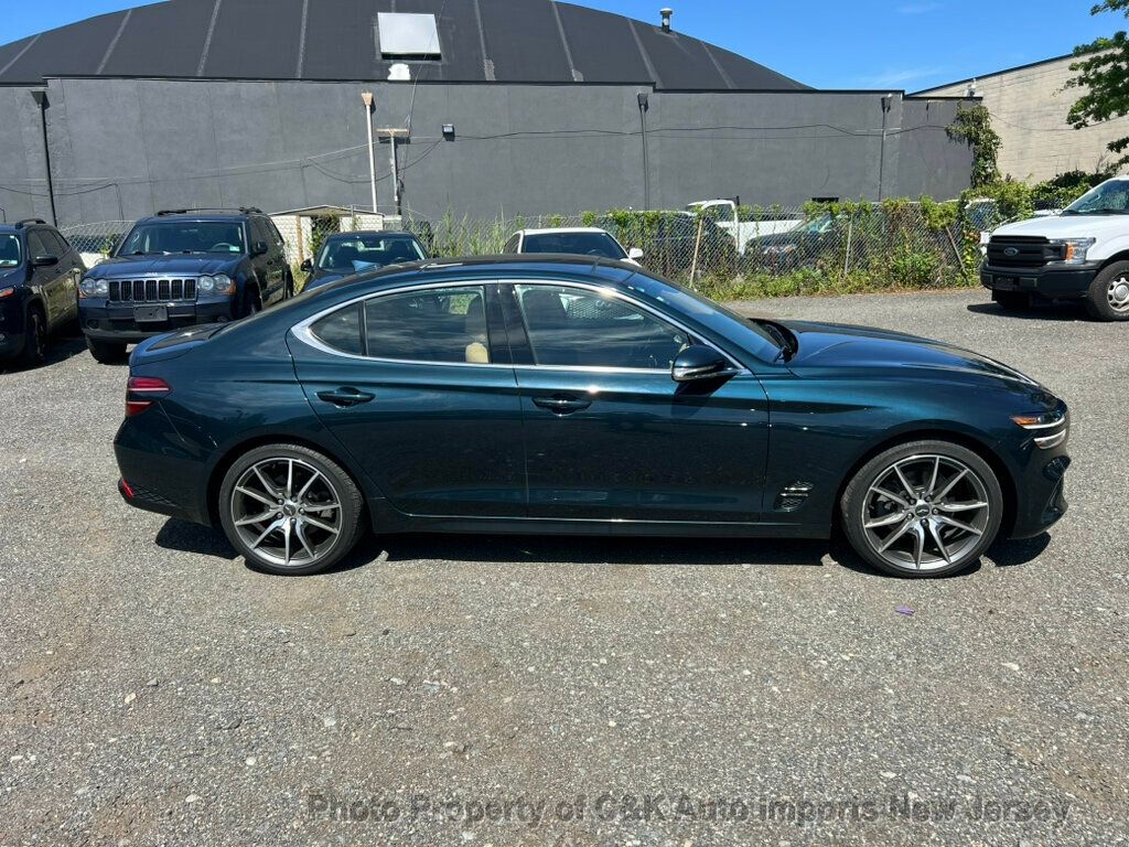 2022 Genesis G70 2.0T Prestige photo 8