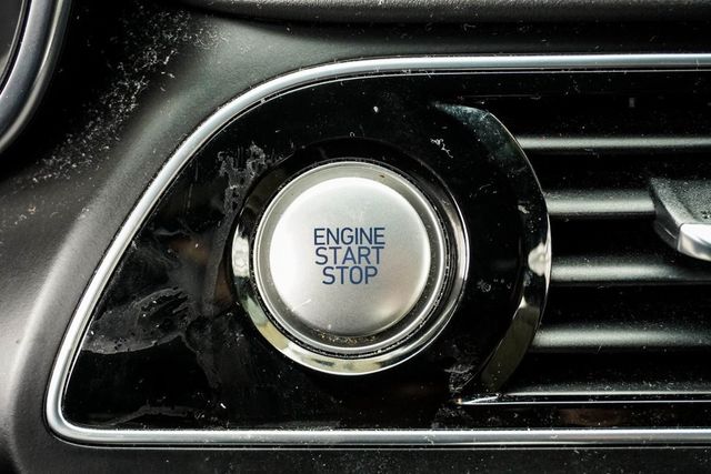 2022 Genesis G70 2.0T RWD - 22949363 - 28