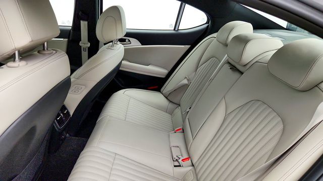 2022 Genesis G70 3.3T AWD - 23092472 - 18