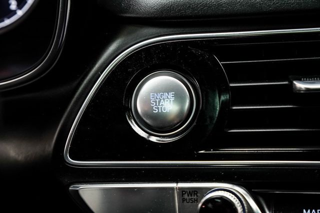 2022 Genesis G70 3.3T RWD - 22985668 - 25