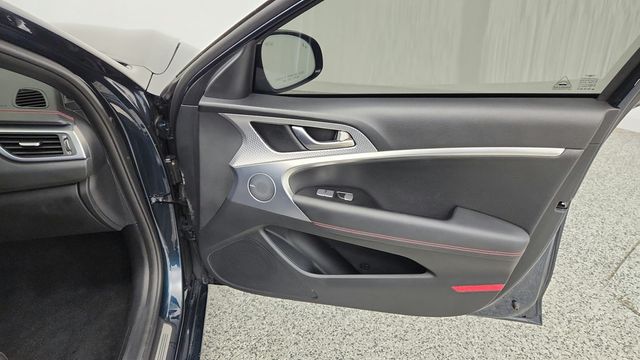 2022 Genesis G70 3.3T RWD w/ Sport Advanced Pkg - 23081018 - 25