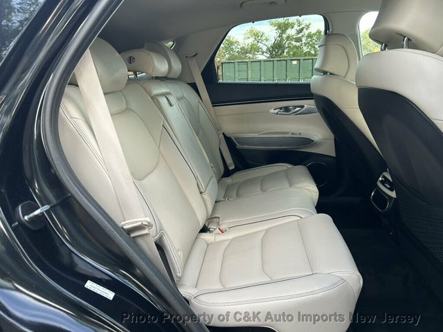 2022 Genesis GV70 2.5T AWD - 23069075 - 36