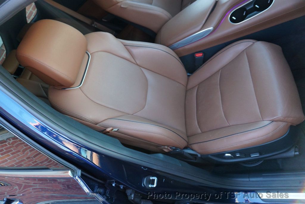 2022 Genesis GV70 2.5T Advanced Select photo 13