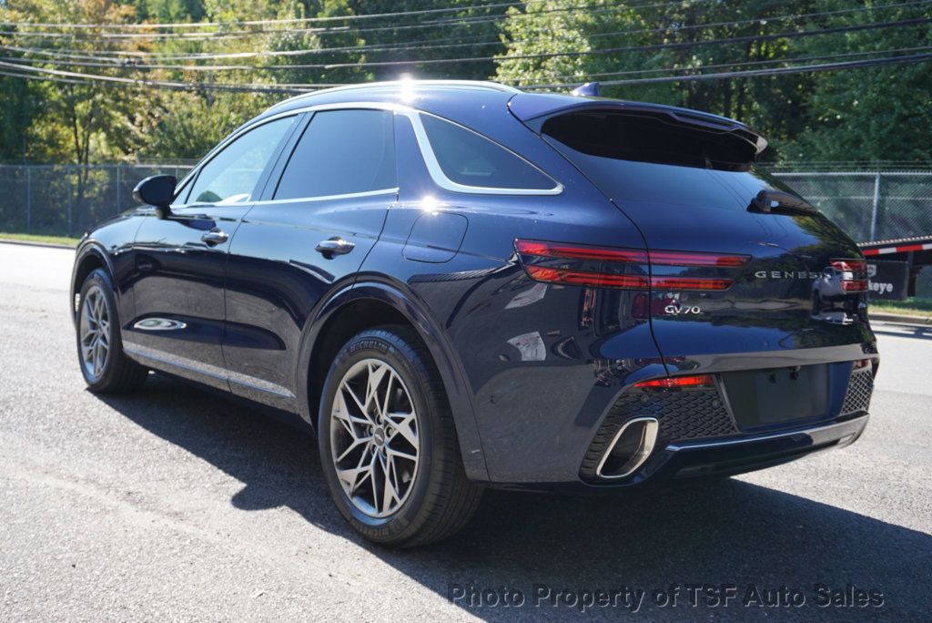 2022 Genesis GV70 2.5T Advanced Select photo 5
