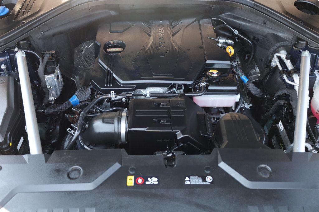 2022 Genesis GV70 2.5T Advanced photo 10