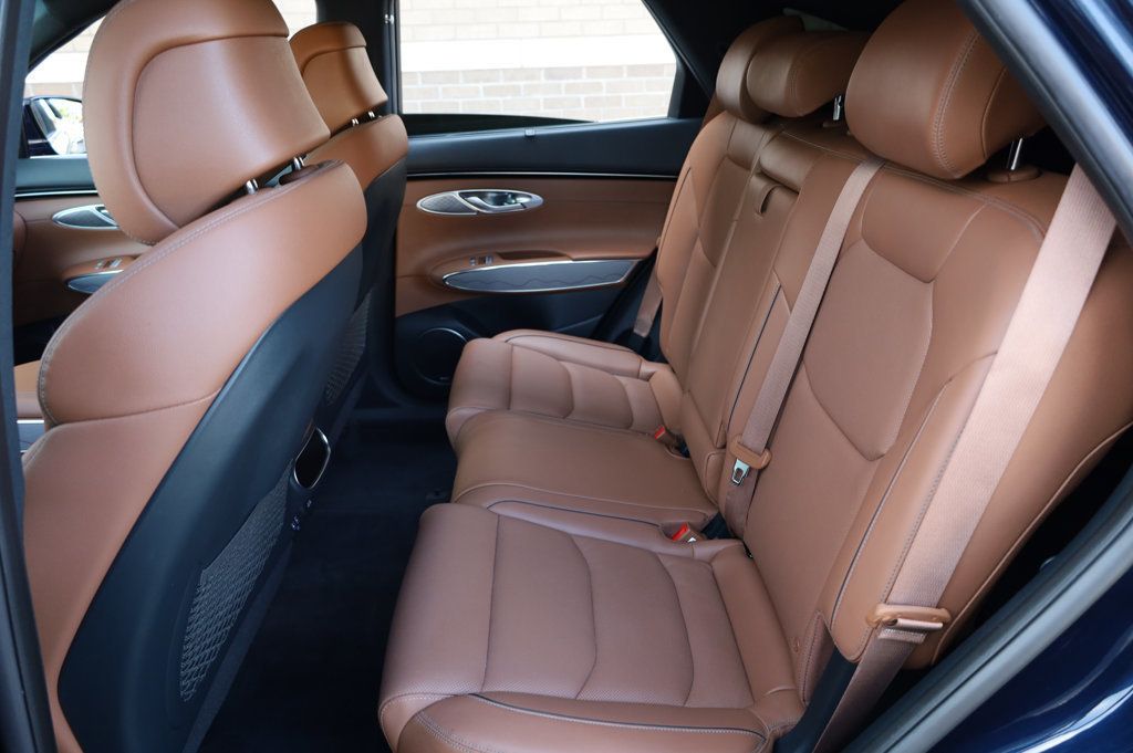 2022 Genesis GV70 2.5T Advanced photo 17