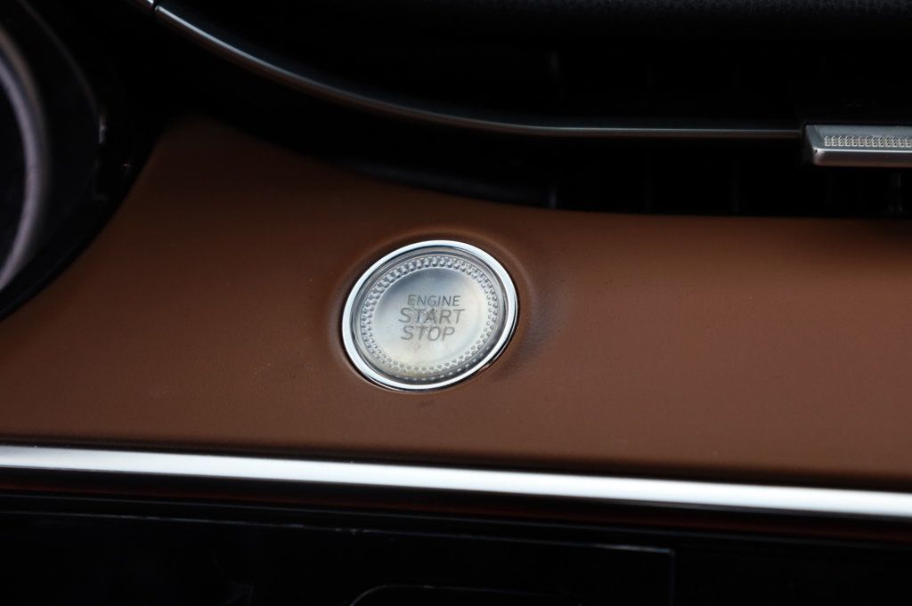 2022 Genesis GV70 2.5T Advanced photo 32