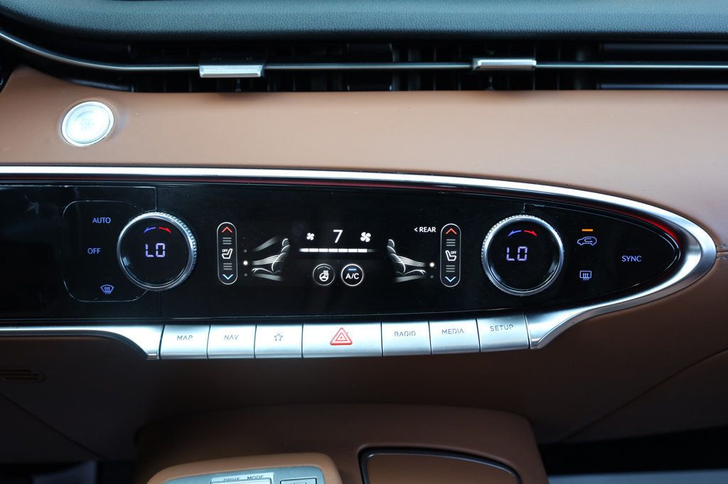 2022 Genesis GV70 2.5T Advanced photo 39