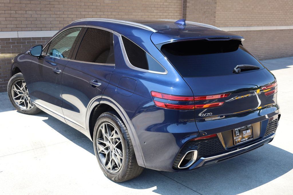 2022 Genesis GV70 2.5T Advanced photo 6