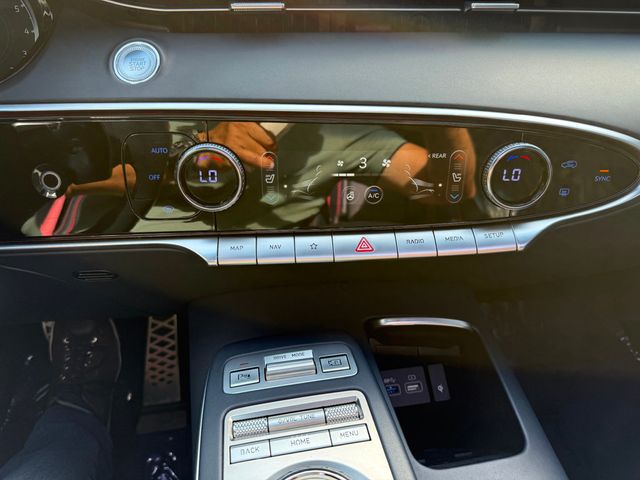 2022 Genesis GV70 3.5T AWD Sport - 22876857 - 14