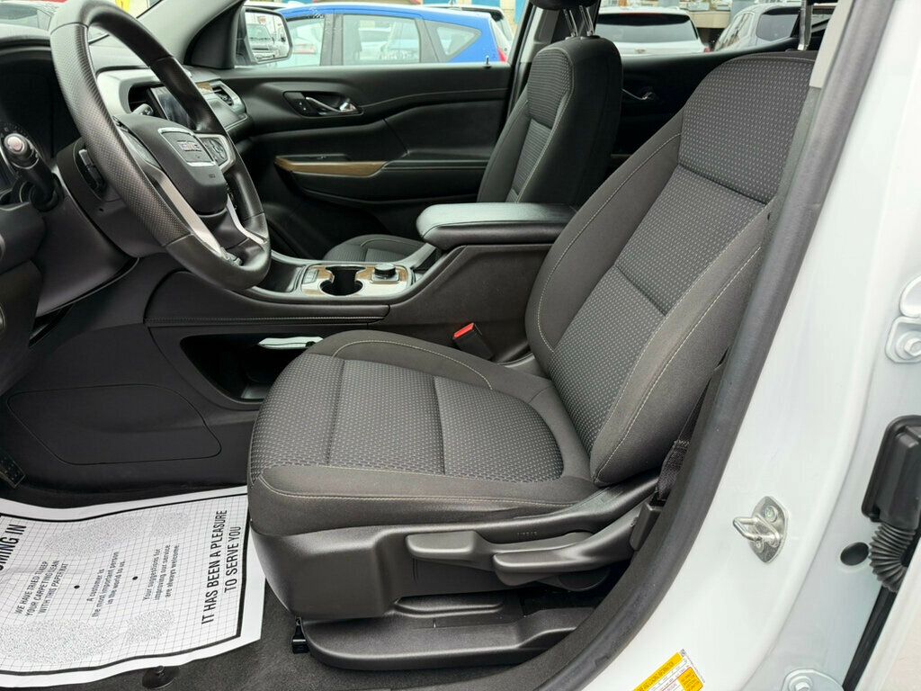 2022 Gmc Acadia SLE photo 2