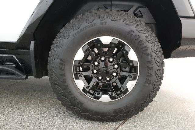 2022 GMC HUMMER EV e4WD Crew Cab Edition 1 with Power Retractable Tonneau Cover - 22913371 - 6