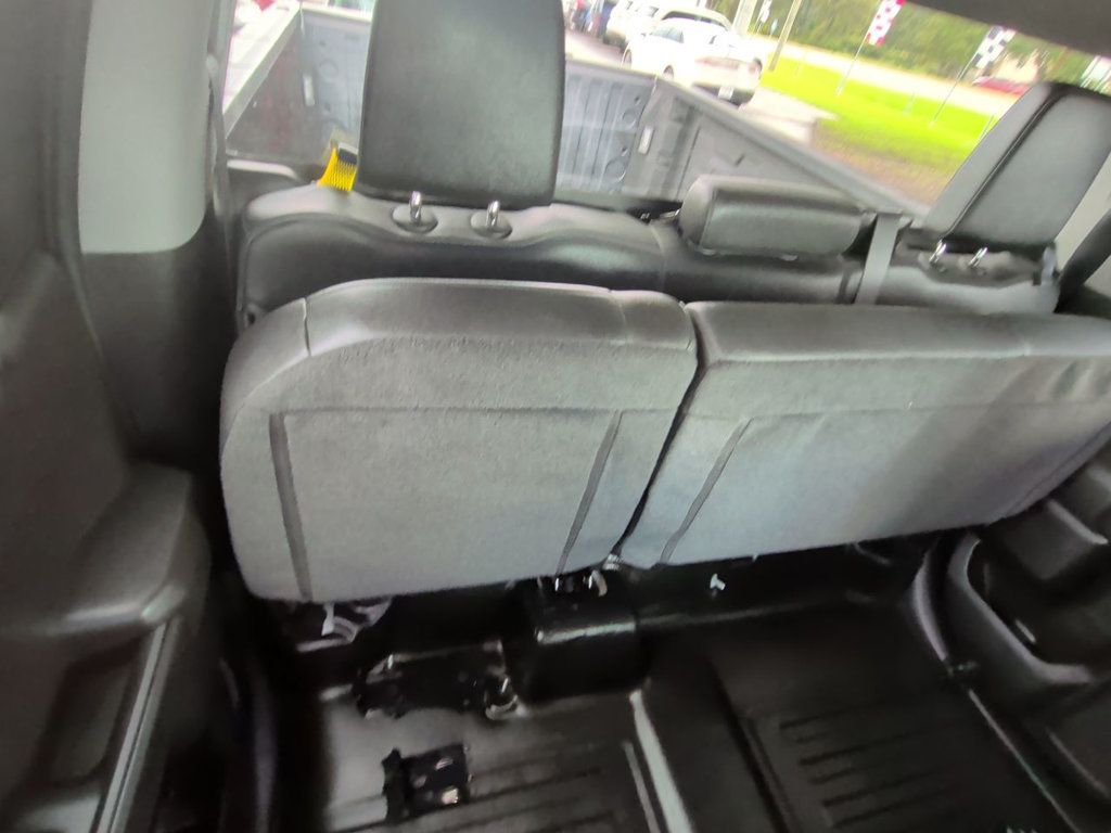 GMC Sierra 1500 2WD Double Cab 147" Pro photo 22
