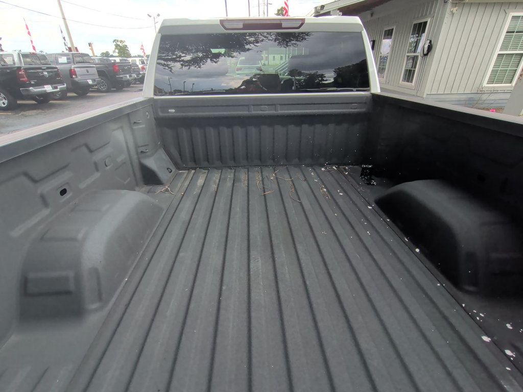 GMC Sierra 1500 2WD Double Cab 147" Pro photo 23