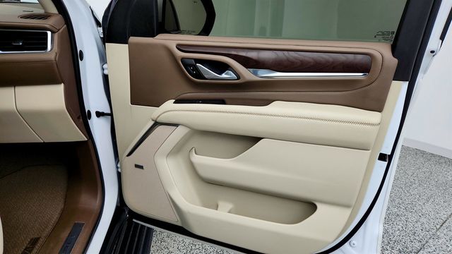 2022 GMC Yukon 4WD 4dr Denali w/ 22in Wheels, Power Steps & Panoramic Sunroof - 23019623 - 26