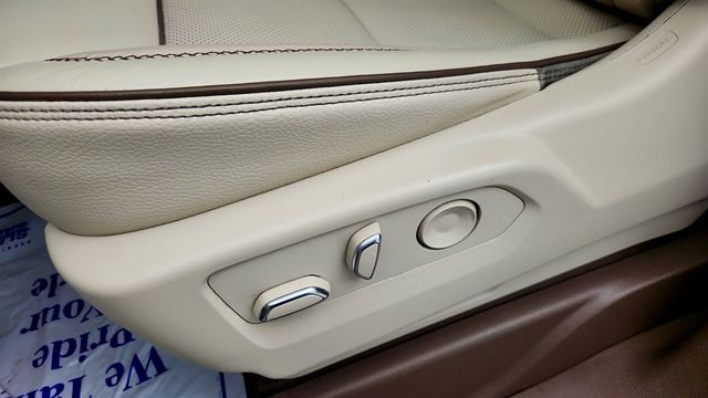 2022 GMC Yukon 4WD 4dr Denali w/ 22’’ Wheels, Power Steps & Panoramic Sunroof - 23019623 - 11