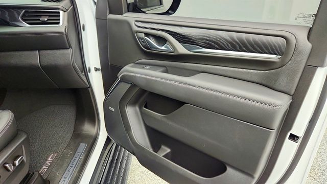 2022 GMC Yukon 4WD 4dr Denali with Advanced Technology Package - 22999431 - 26