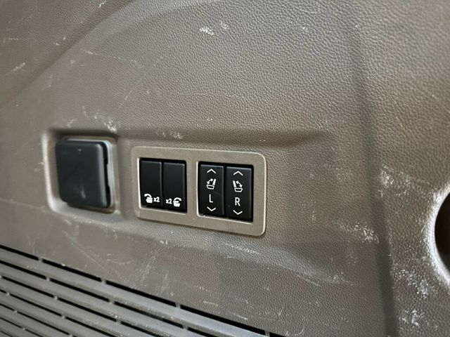 2022 GMC Yukon 4WD/DenaliUltimatePkg/PanoRoof/AirRideSuspension/Htd&CldSeats - 22935486 - 17