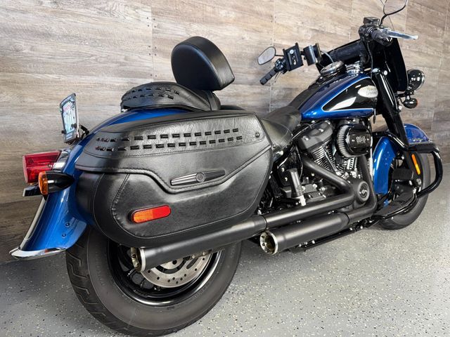 2022 Harley-Davidson FLHCS Heritage Classic 114 One Owner! - 22971404 - 2