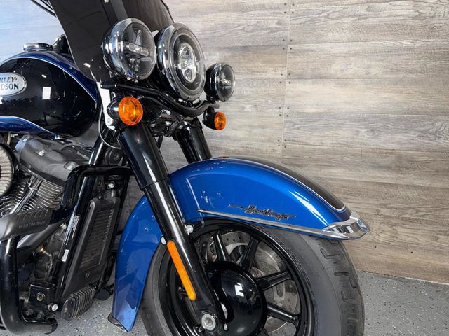 2022 Harley-Davidson FLHCS Heritage Classic 114 One Owner! - 22971404 - 5