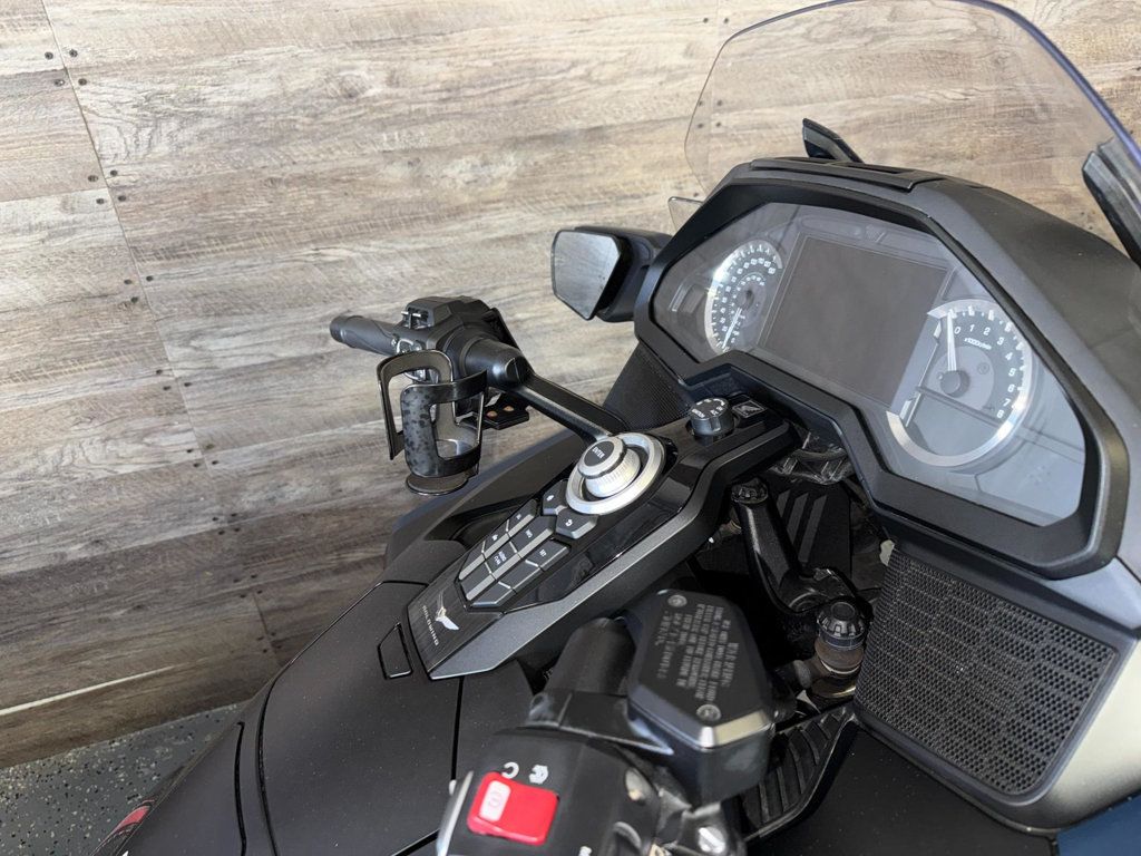 2022 Honda GL1800 Goldwing DCT SUPER CLEAN! - 23005359 - 9