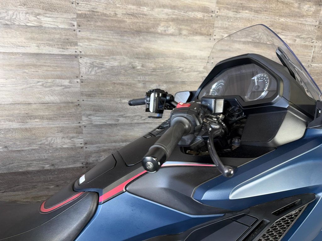 2022 Honda GL1800 Goldwing DCT SUPER CLEAN! - 23005359 - 8