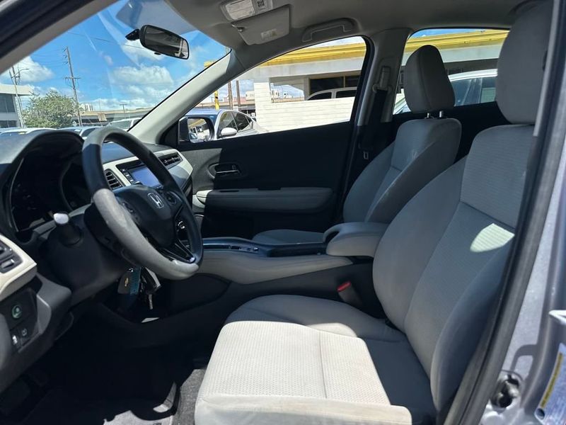 2022 Honda HR-V LX 2WD photo 11