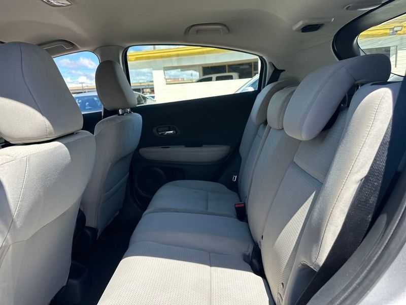 2022 Honda HR-V LX 2WD photo 13