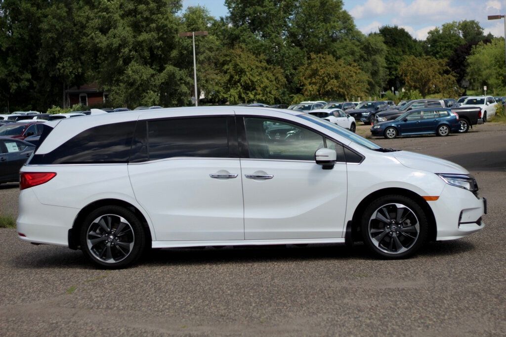 2022 Honda Odyssey Elite photo 2