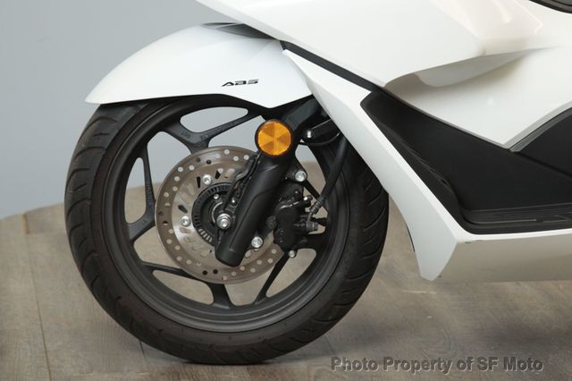 2022 Honda PCX150 ABS Only 871 Miles! - 22915781 - 12