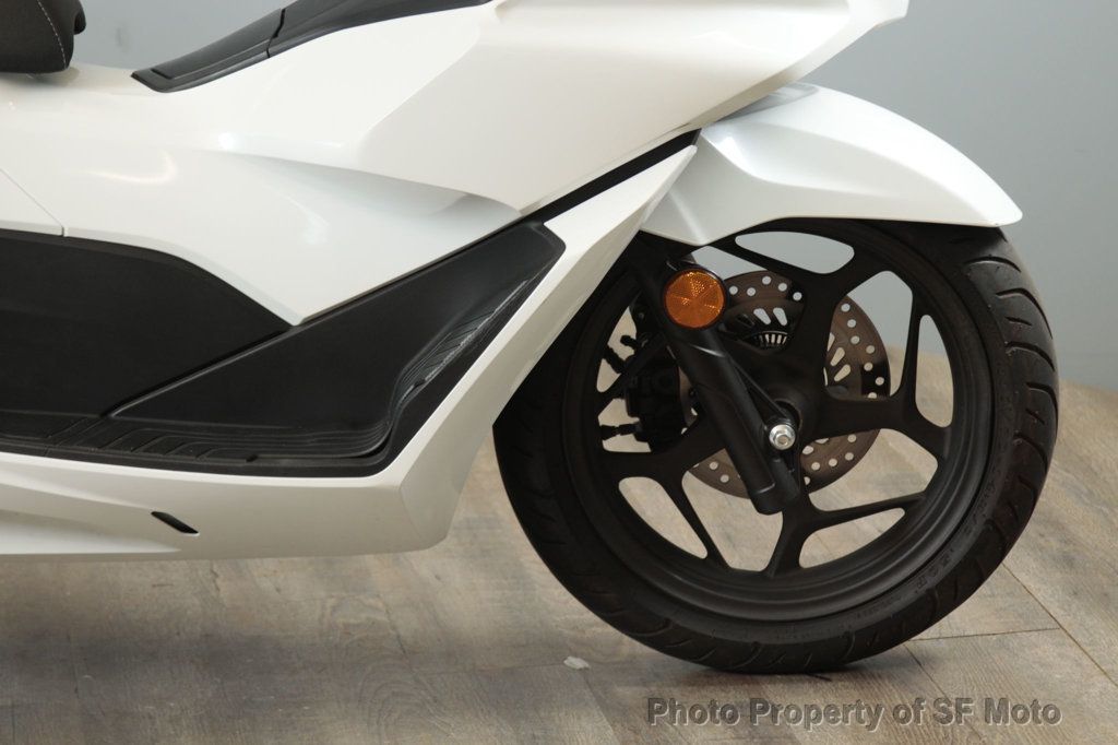 2022 Honda PCX150 ABS Only 871 Miles! - 22915781 - 13
