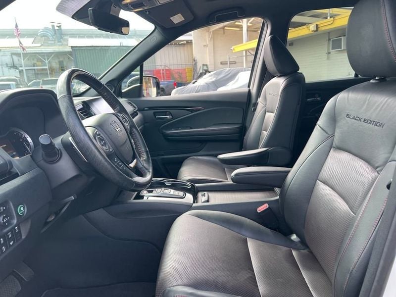 2022 Honda Ridgeline Black Edition photo 9