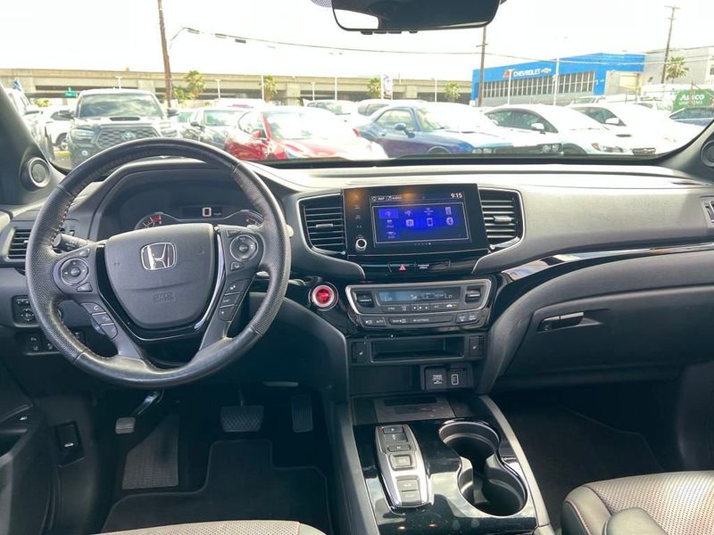 2022 Honda Ridgeline Black Edition photo 10
