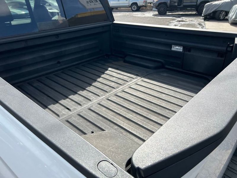 2022 Honda Ridgeline Black Edition photo 16