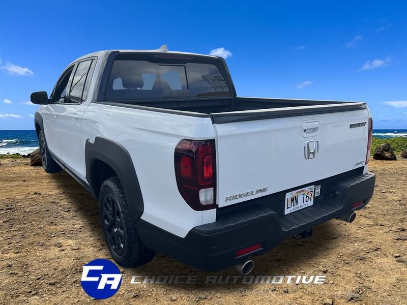 2022 Honda Ridgeline Black Edition photo 2