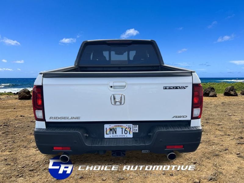 2022 Honda Ridgeline Black Edition photo 3
