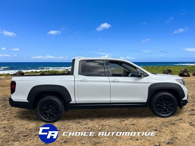 2022 Honda Ridgeline Black Edition photo 5