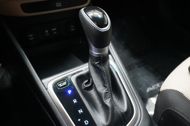 2022 Hyundai Accent SE Sedan IVT - 22921722 - 16