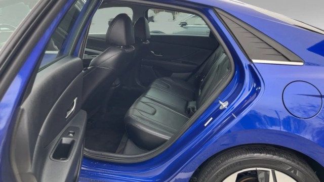 2022 Hyundai Elantra Limited IVT - 22975265 - 11