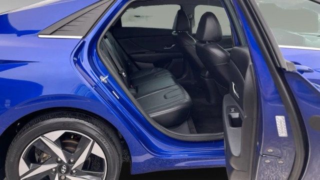 2022 Hyundai Elantra Limited IVT - 22975265 - 12