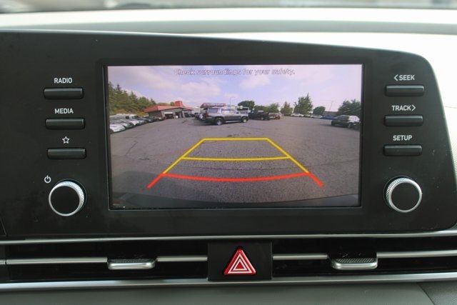 2022 Hyundai Elantra SE photo 13