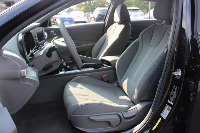 2022 Hyundai Elantra SE photo 15