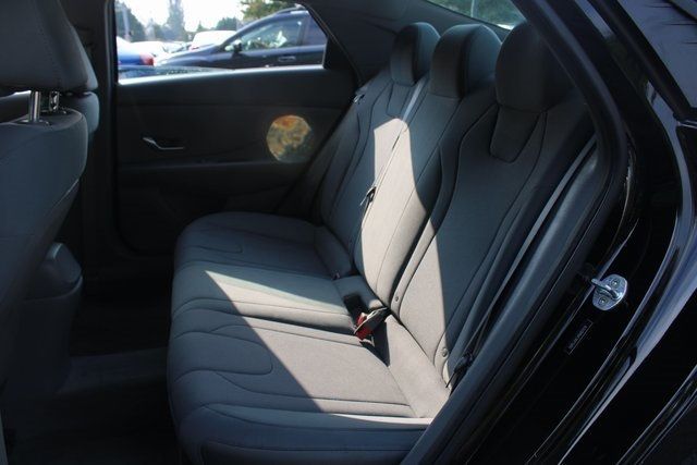 2022 Hyundai Elantra SE photo 17