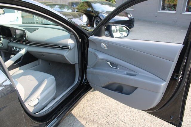 2022 Hyundai Elantra SE photo 20