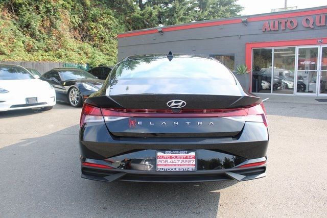 2022 Hyundai Elantra SE photo 3
