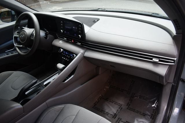 2022 Hyundai Elantra SEL IVT - 23042005 - 24