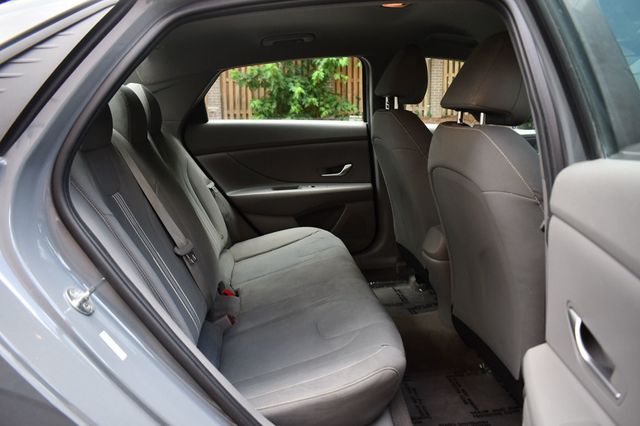 2022 Hyundai Elantra SEL IVT - 23042005 - 25