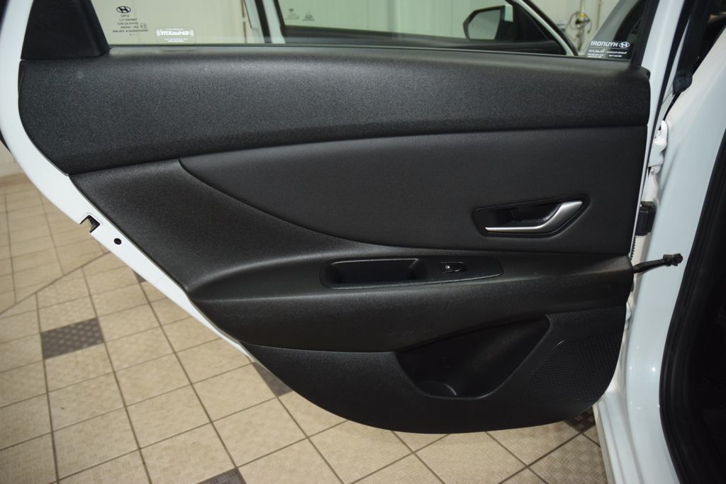 2022 Hyundai Elantra SEL IVT - 23009910 - 32