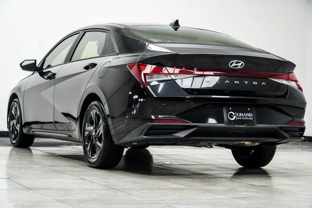 2022 Hyundai Elantra SEL IVT - 23040202 - 10